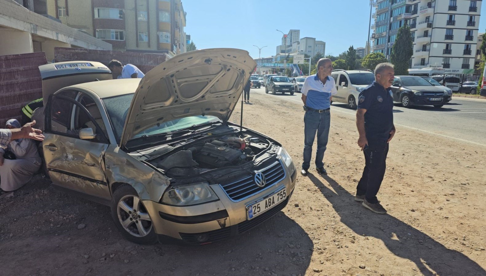 elazigda otomobil ile kamyon carpisti 1YMNxY7i