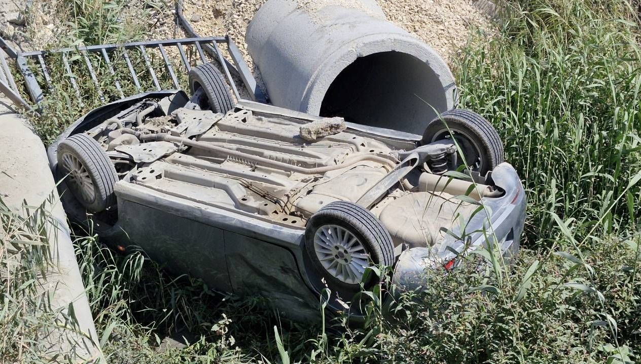 pikapla carpisti su kanalina devrildi 2 kisi yaralandi 2kYVCahM