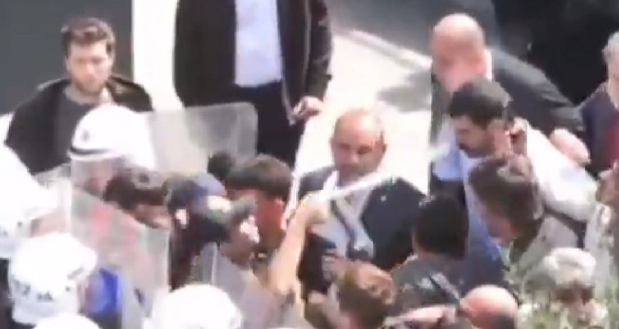 polis chpli milletvekiline yakin mesafeden gaz sikti goruntuler ortaya cikti NtJy6MjB