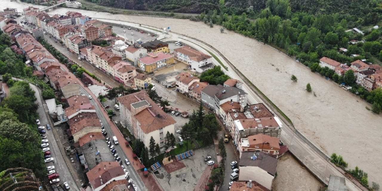 sehir sular altinda kaldi 1 kisi sele kapildi 2iwyyl56