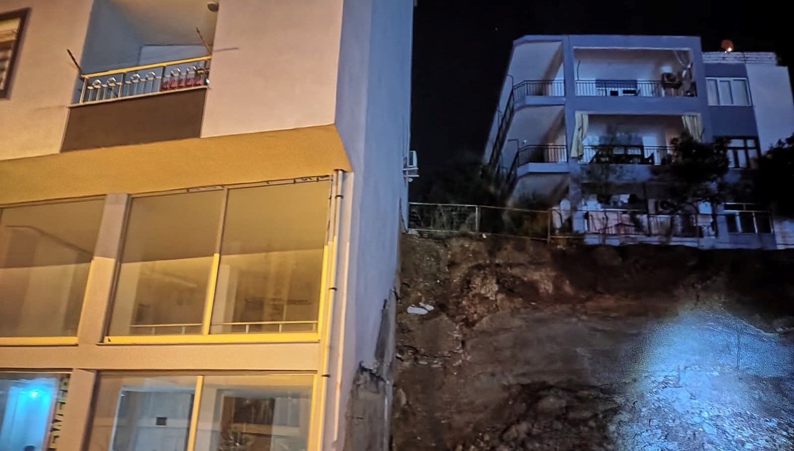 antalyada toprak kaymasi bir ev tahliye edildi Bf2xQGzt