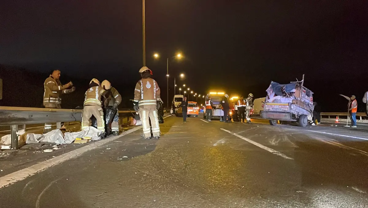 beykozda servis minibusu devrildi 3 yarali mZ57Wnv2.jpg