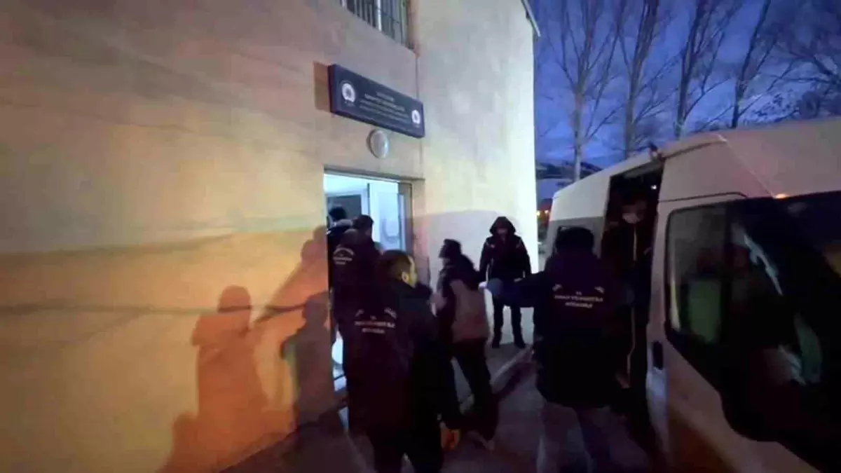 erzurumda kacak gocmen operasyonu 20 yakalandi 3 tutuklandi rMMVB5XH.jpg