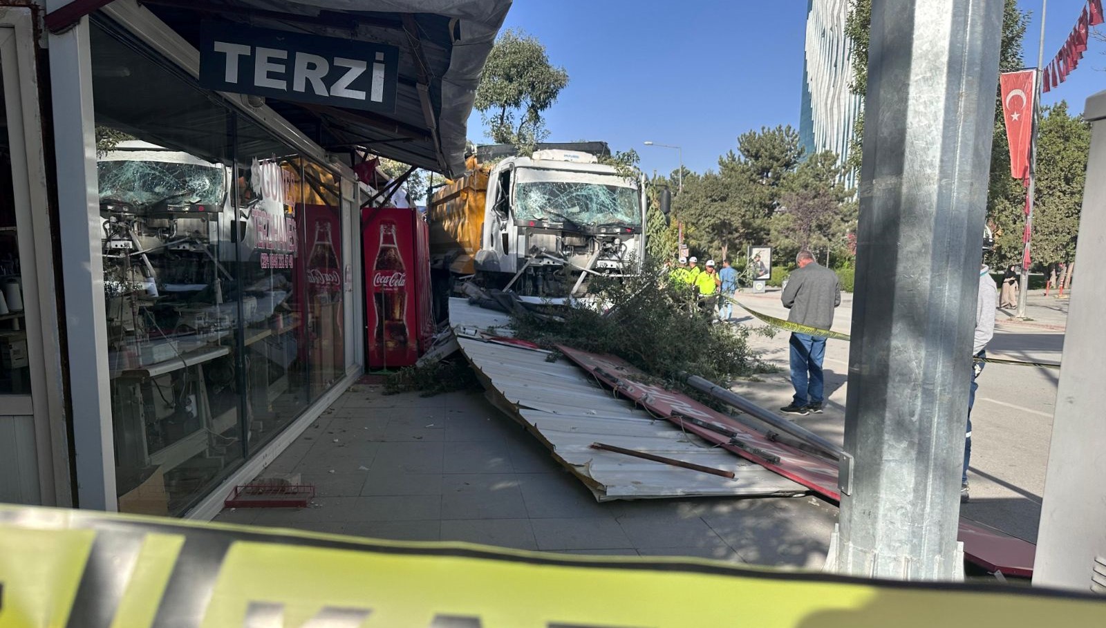 freni bosalan kamyon 7 is yerine carpti surucu yarali w7bLDW74