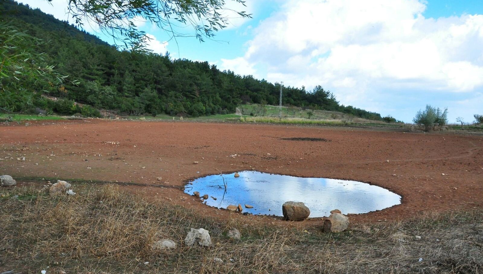 gecen yil tankerlerle su tasinmisti bu yil tamamen kurudu sLFki4YP.jpg