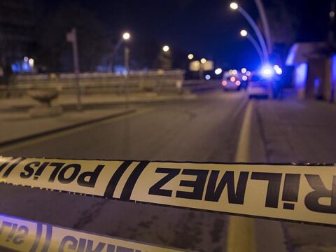 Polis aracı geçerken EYP patladı