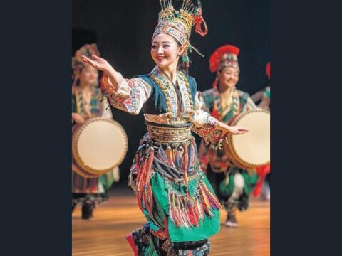Dunya halk danslari bulusmasi ENdOs7tr